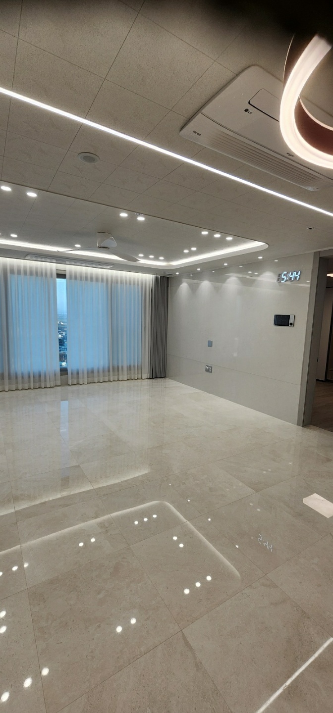 235149625_WEnGOjKT_aa708e9d88dc5d54ba6bd285a165572285f70c4d.jpg 이미지크게보기